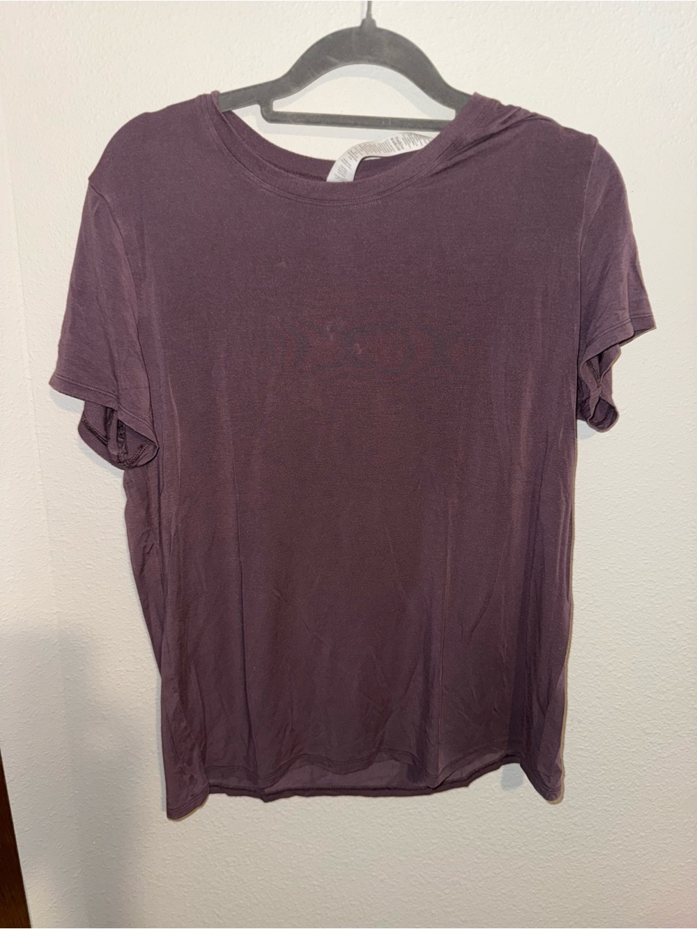 ALO Yoga Short Sleeve Crew Tee in Plum